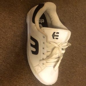 Etnies mens calli cut US mens size 9. Worm once